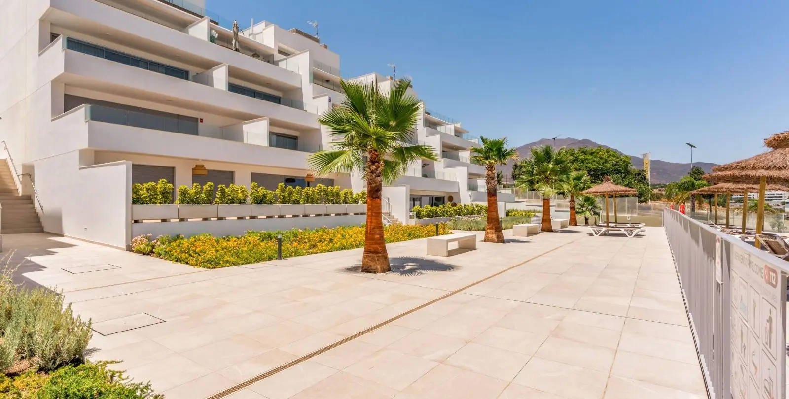 Sale of middle floor apartment in Estepona 14