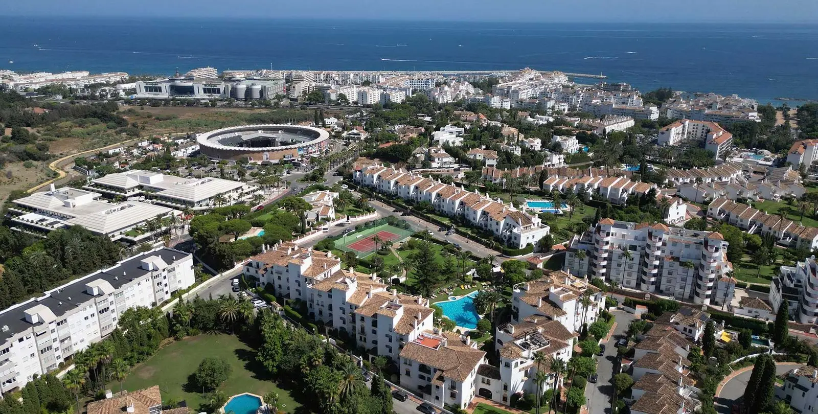 Продажа апартаментов на среднем этаже в Nueva Andalucía 1