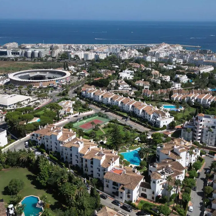 Продажа апартаментов на среднем этаже в Nueva Andalucía