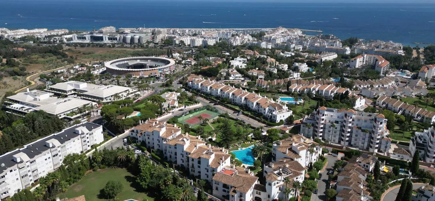 Sale of middle floor apartment in Nueva Andalucía 0
