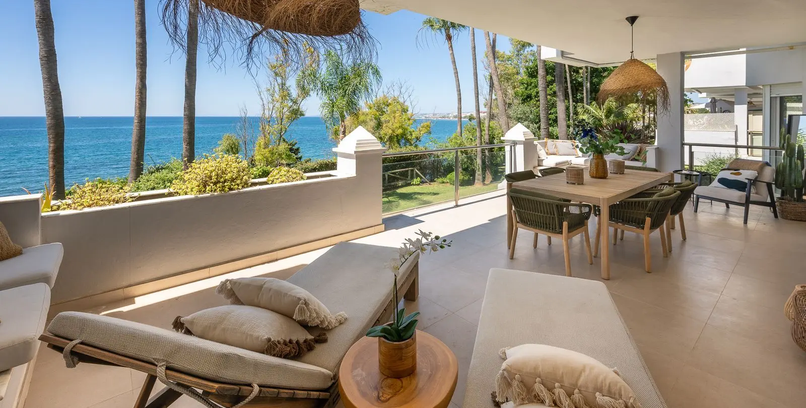 Продажа апартаментов на среднем этаже в Estepona 1