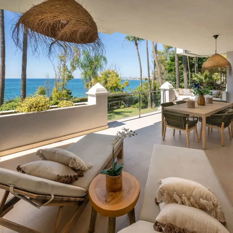 Venta de apartamento en planta media en Estepona