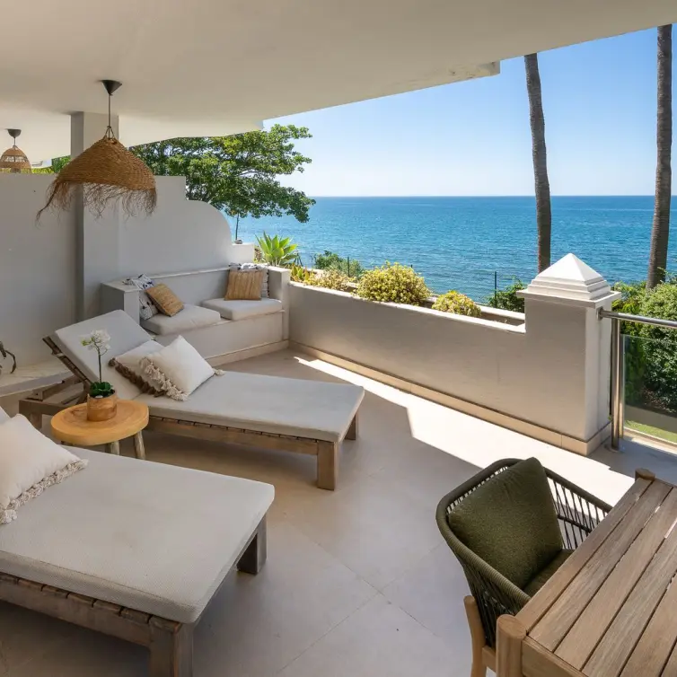 Venta de apartamento en planta media en Estepona