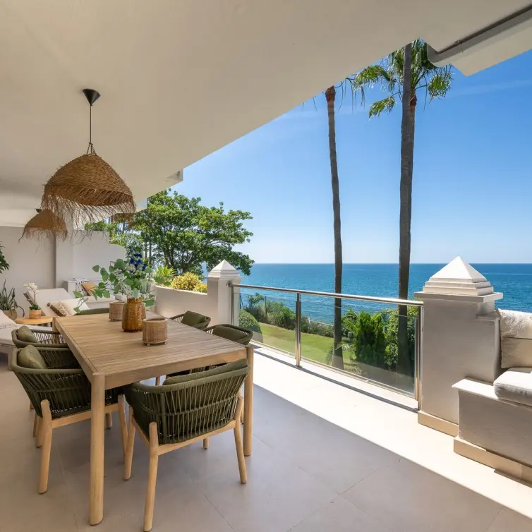Venta de apartamento en planta media en Estepona