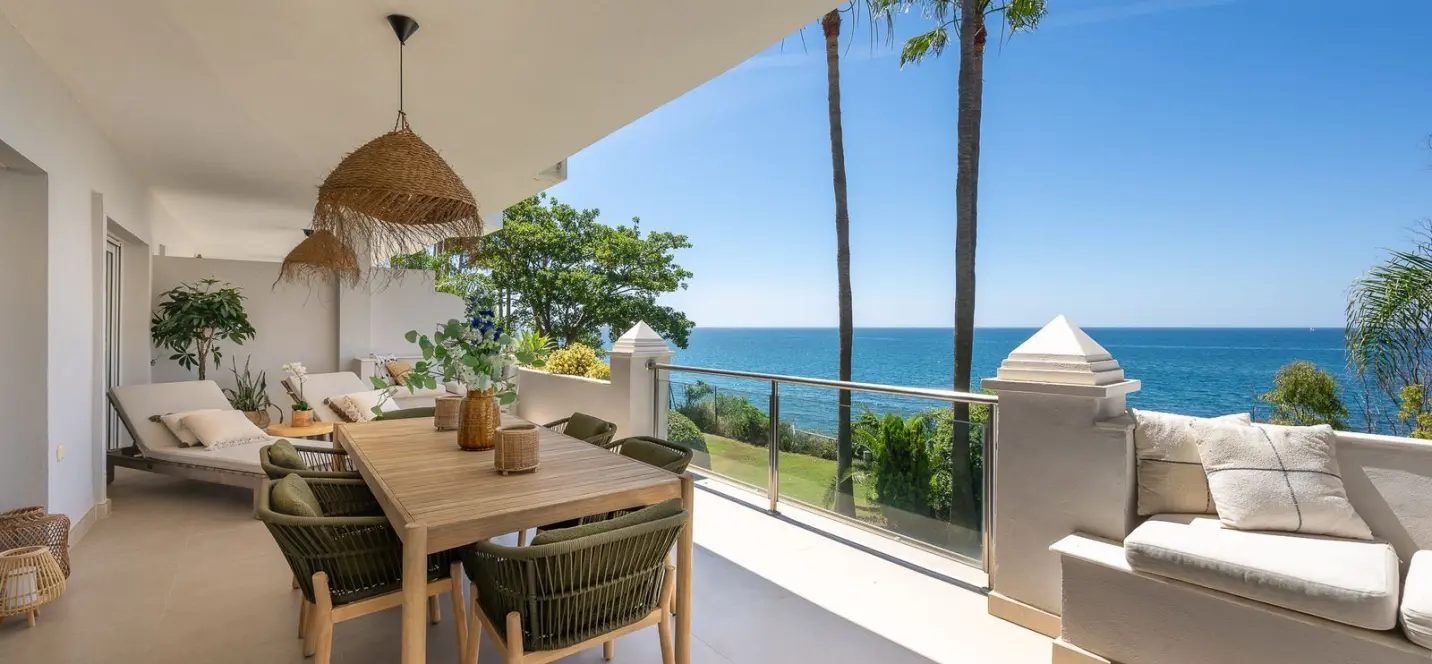 Sale of middle floor apartment in Estepona 4