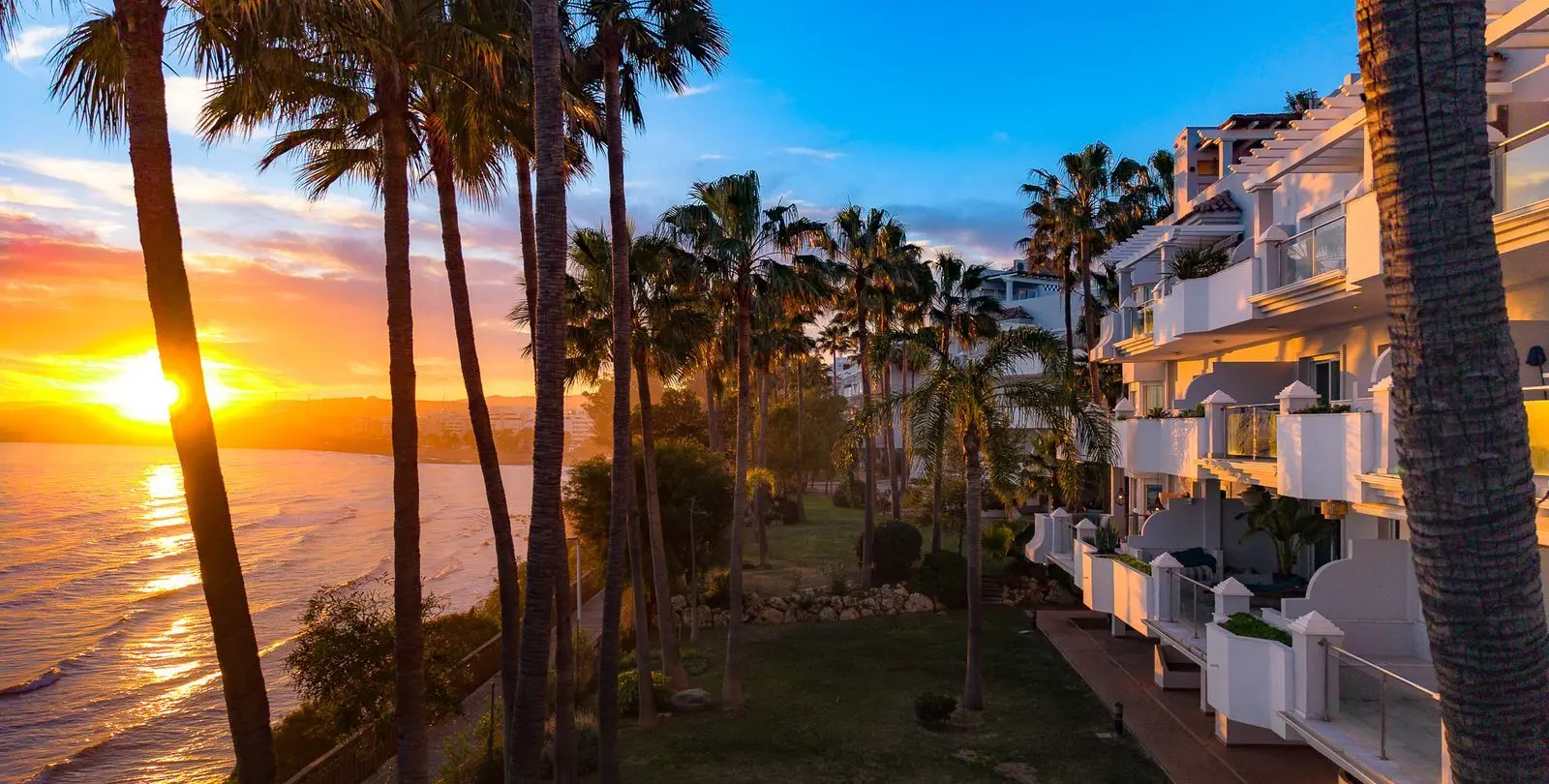 Продажа апартаментов на среднем этаже в Estepona 9