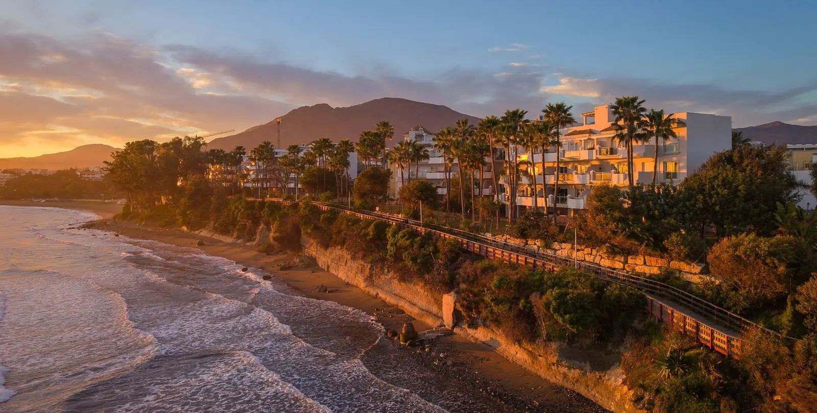 Продажа апартаментов на среднем этаже в Estepona 10