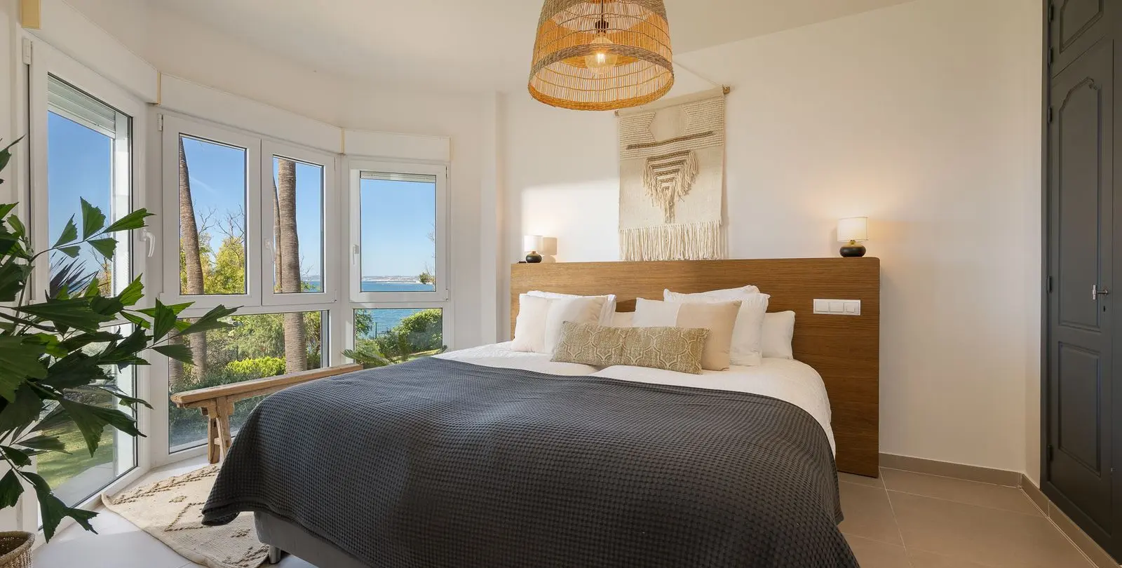 Продажа апартаментов на среднем этаже в Estepona 17