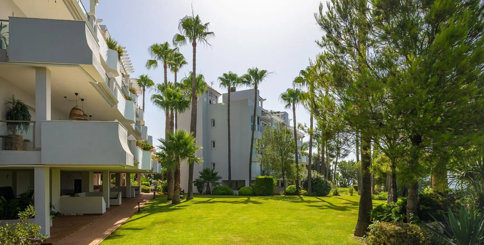 Продажа апартаментов на среднем этаже в Estepona 25