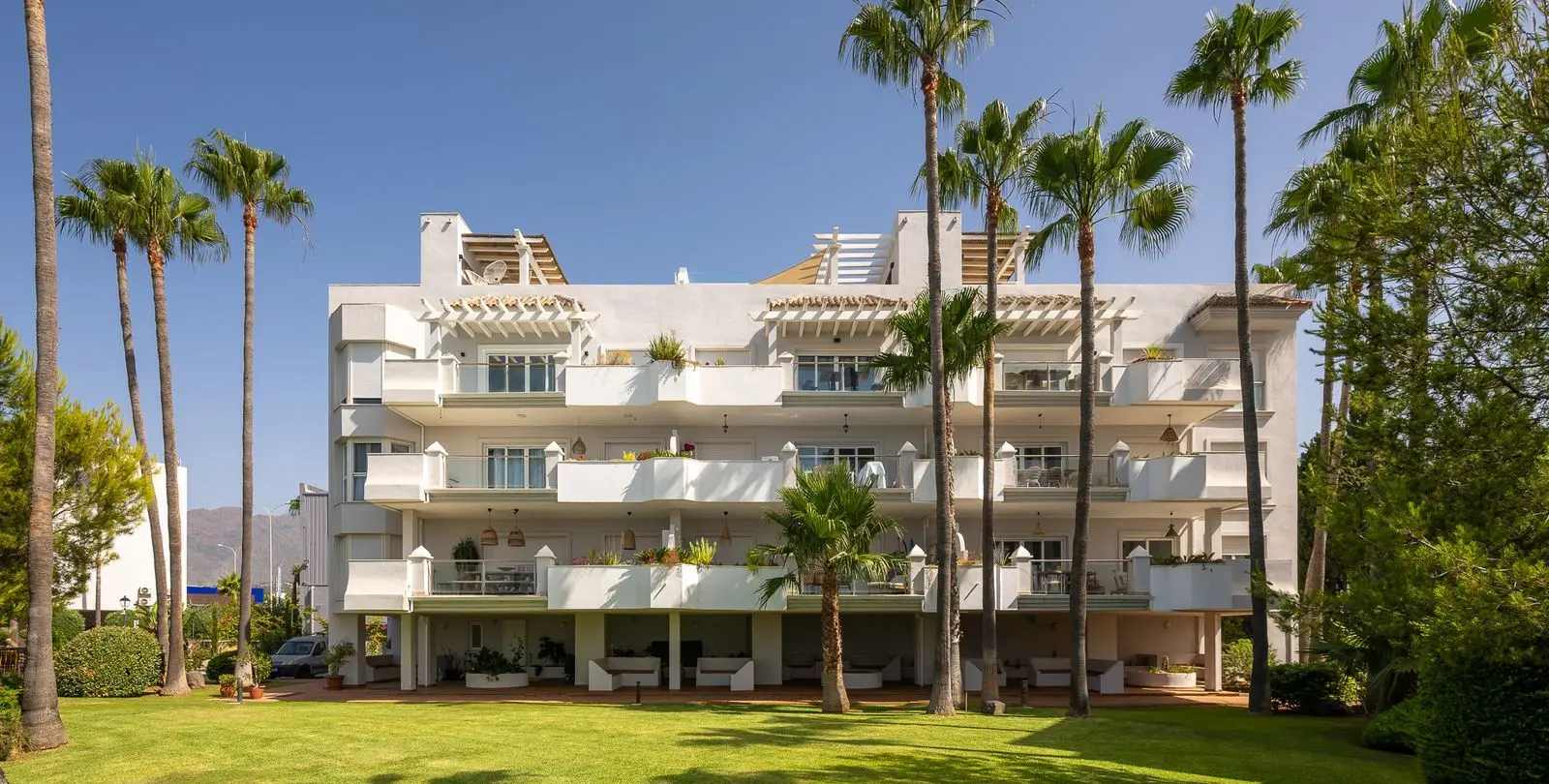 Продажа апартаментов на среднем этаже в Estepona 27