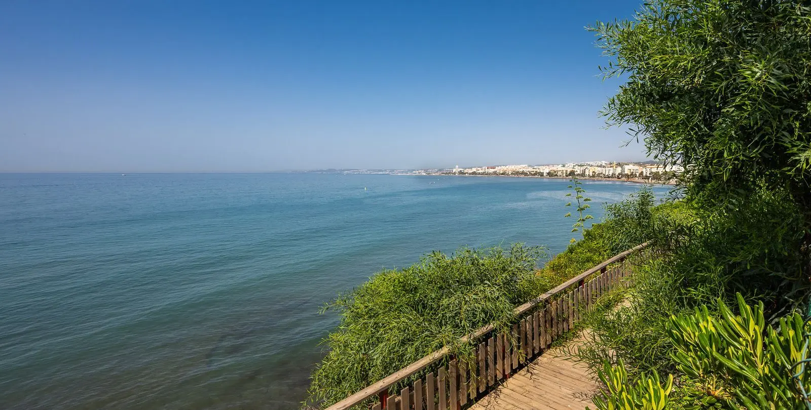Продажа апартаментов на среднем этаже в Estepona 29