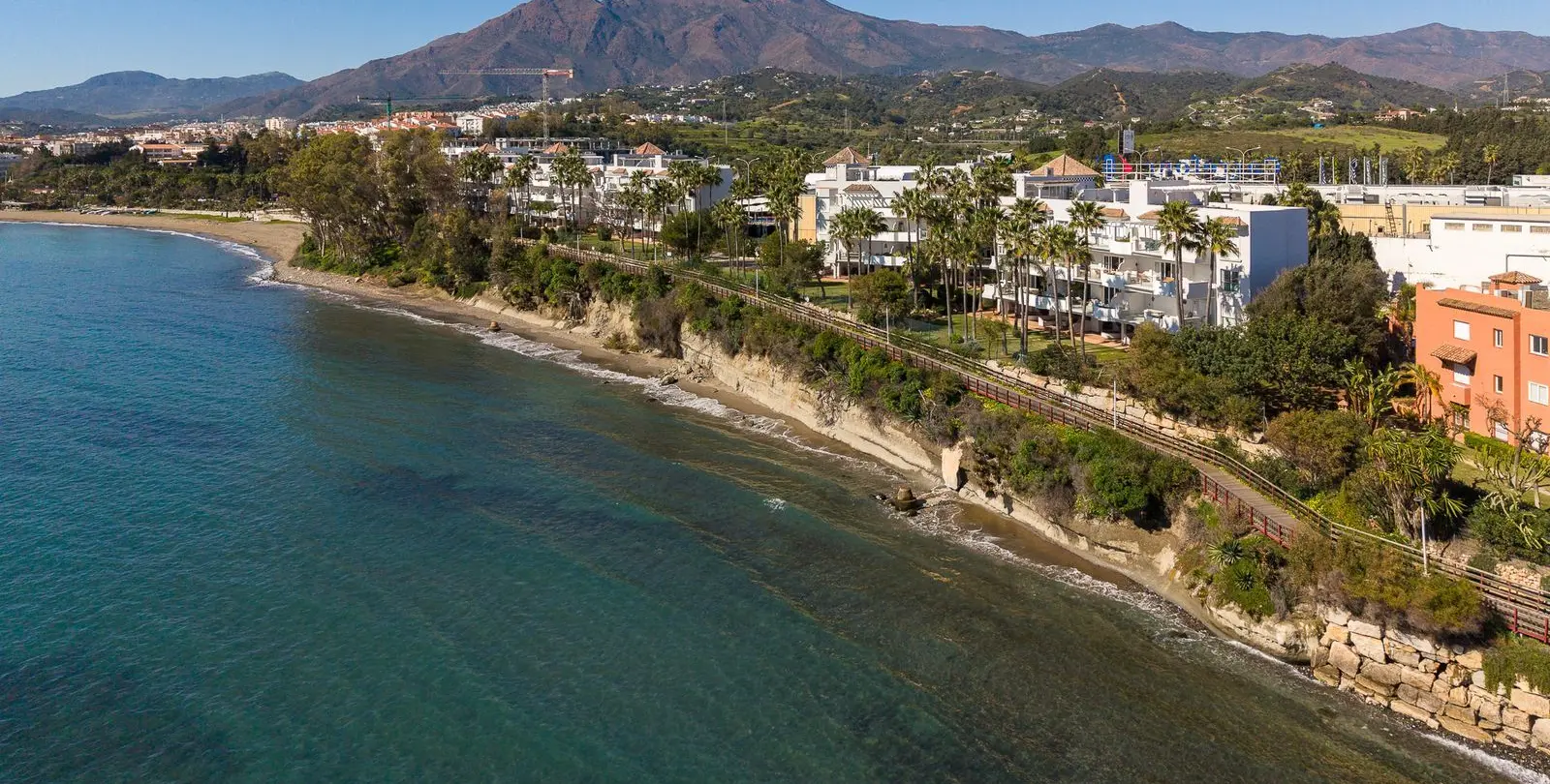 Продажа апартаментов на среднем этаже в Estepona 30