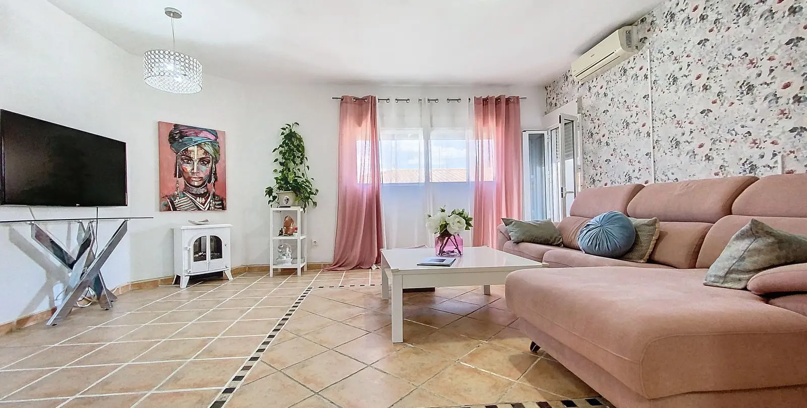 Продажа апартаментов на среднем этаже в Estepona 1