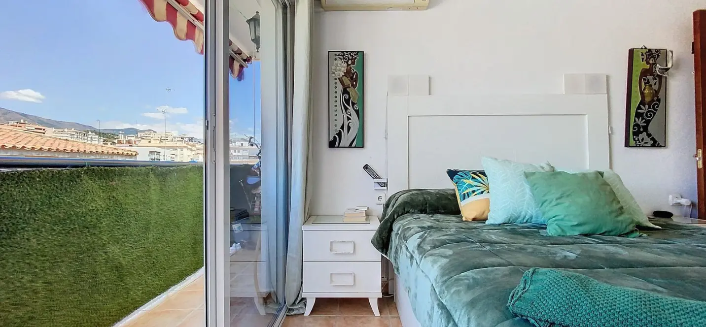 Sale of middle floor apartment in Estepona 4