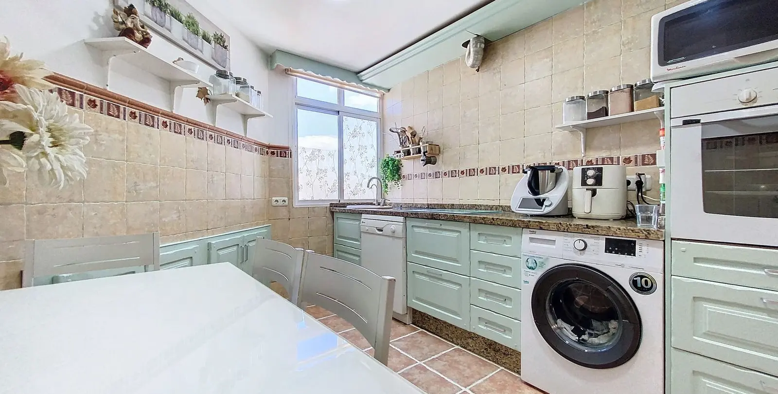 Продажа апартаментов на среднем этаже в Estepona 6