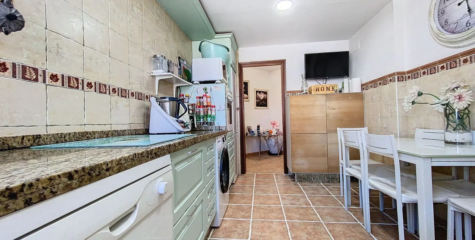 Продажа апартаментов на среднем этаже в Estepona 8