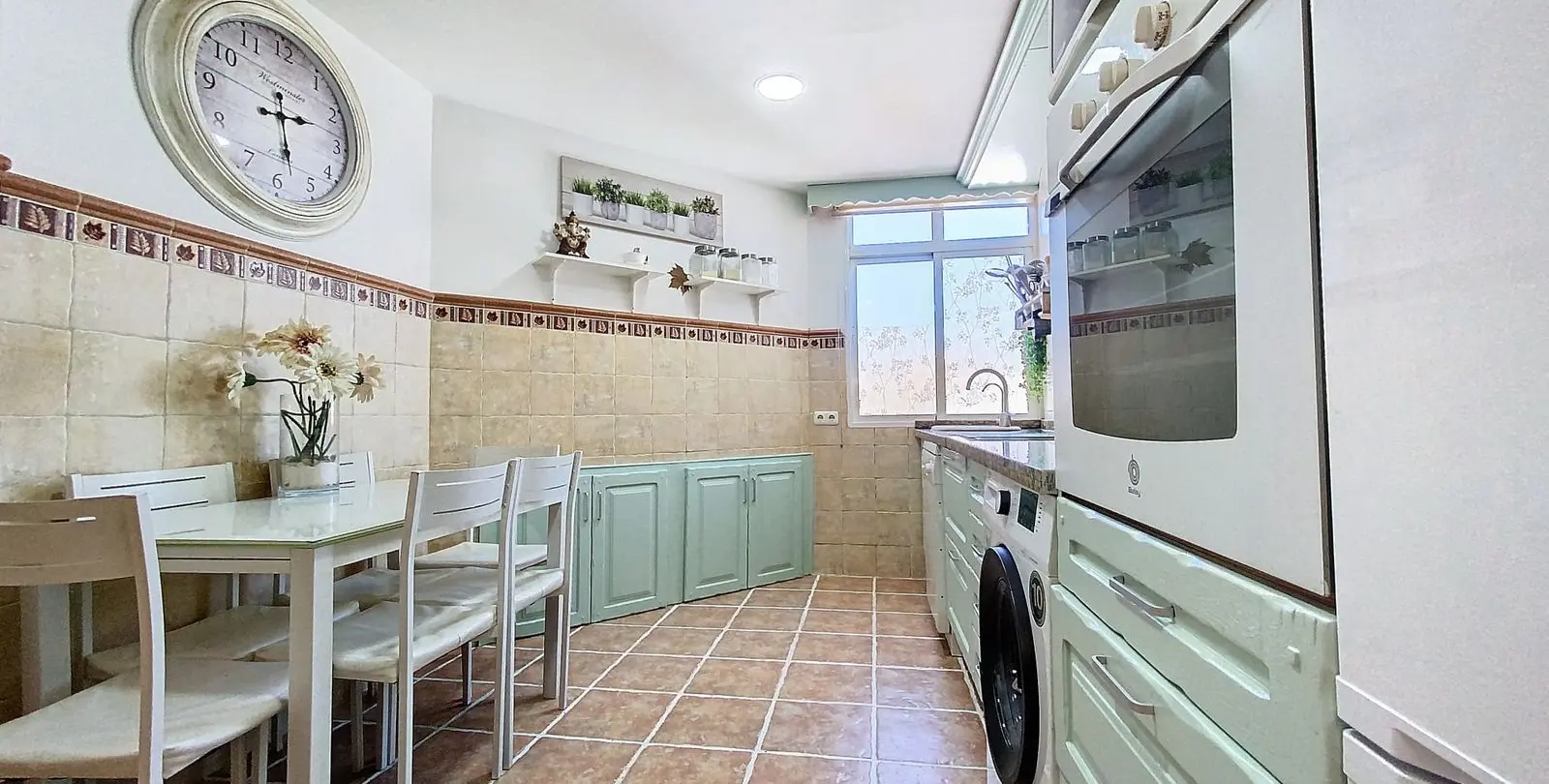 Продажа апартаментов на среднем этаже в Estepona 9