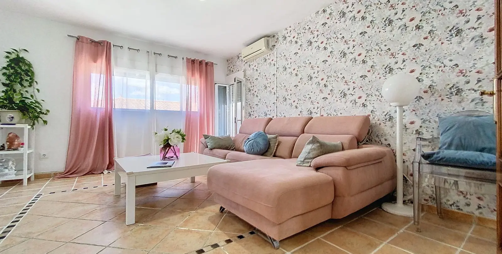 Продажа апартаментов на среднем этаже в Estepona 13