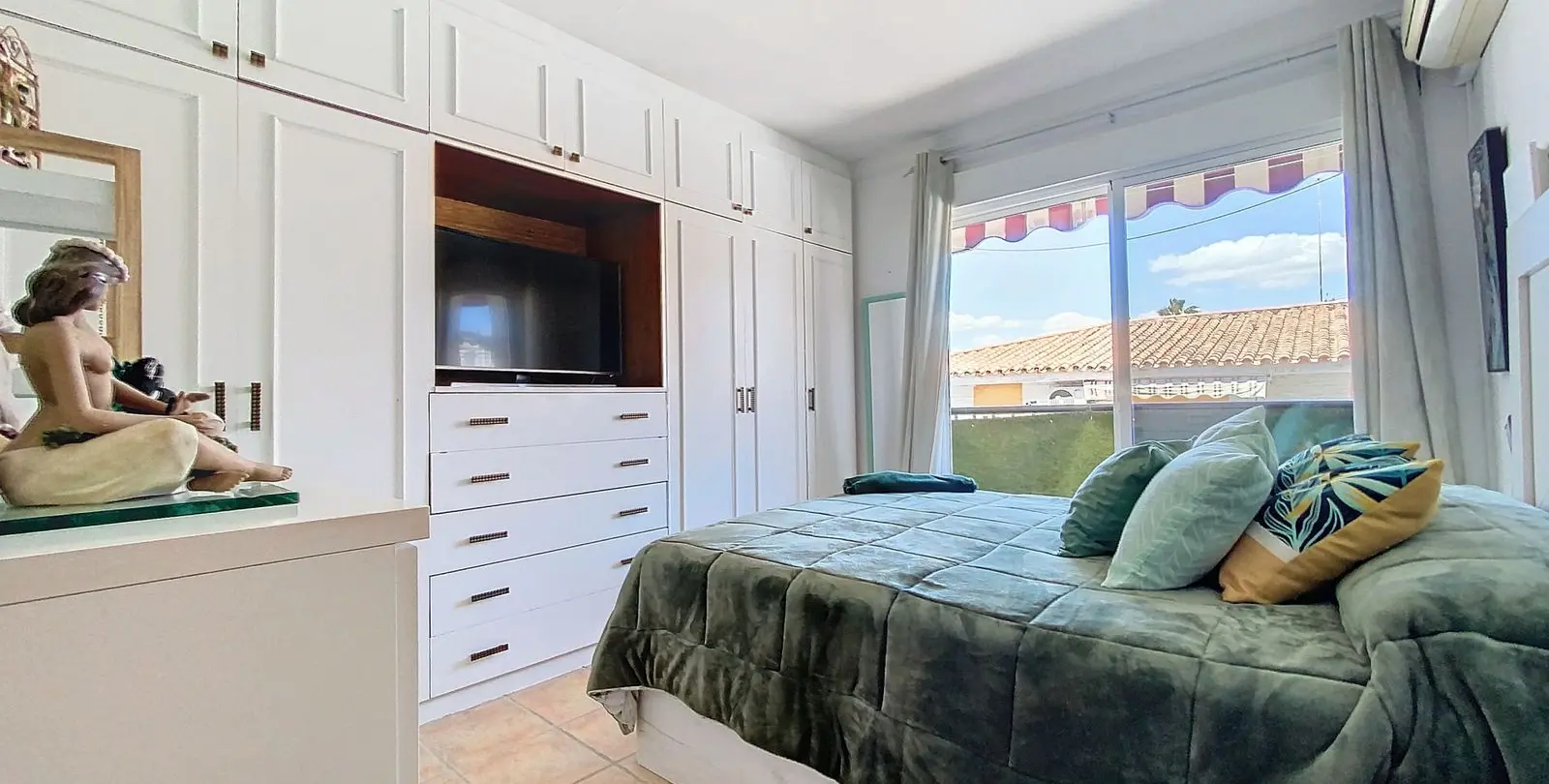 Продажа апартаментов на среднем этаже в Estepona 18