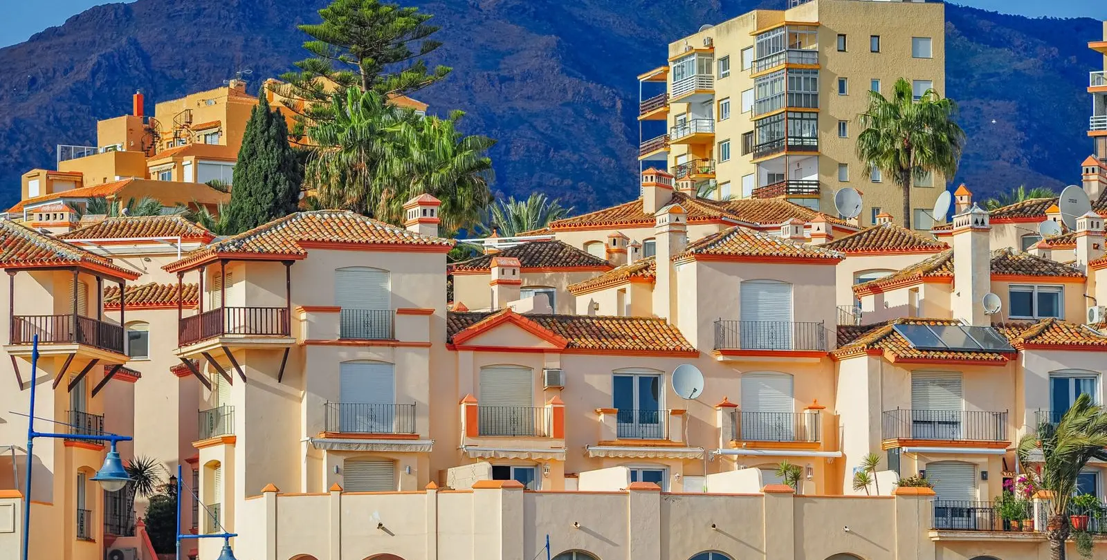 Продажа апартаментов на среднем этаже в Estepona 36