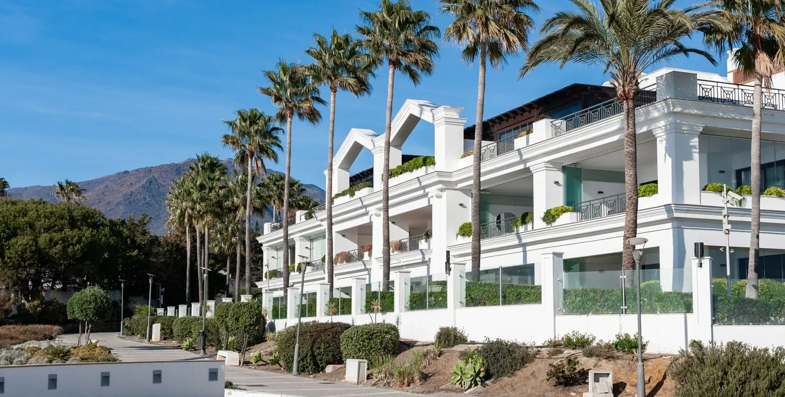 Продажа апартаментов на среднем этаже в Estepona 52