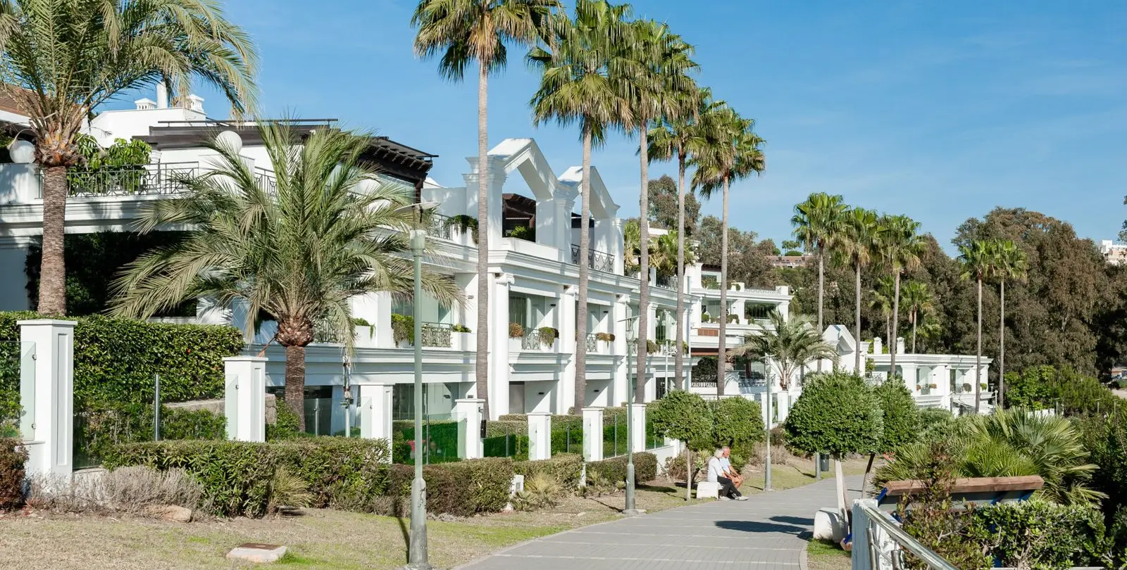 Продажа апартаментов на среднем этаже в Estepona 55