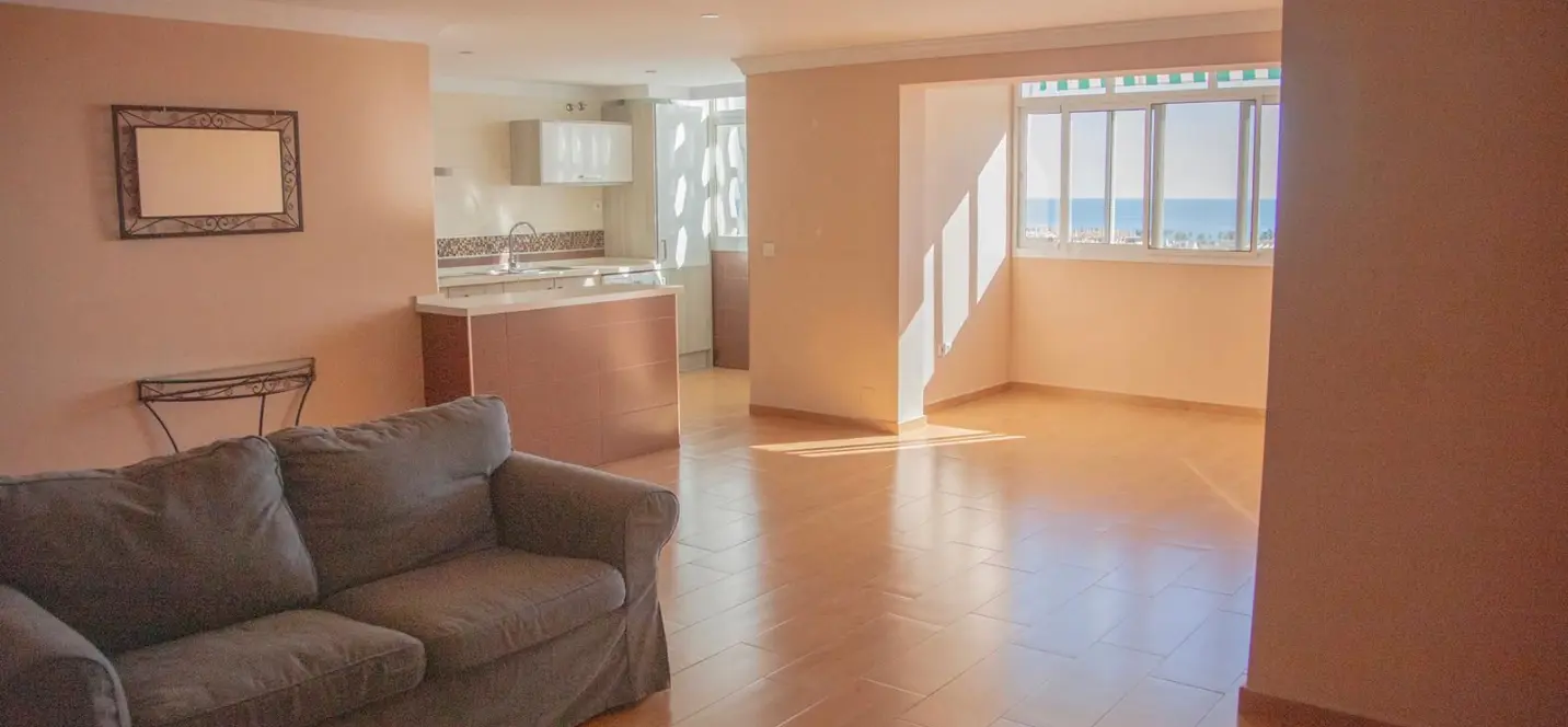 Sale of middle floor apartment in San Pedro de Alcántara 0