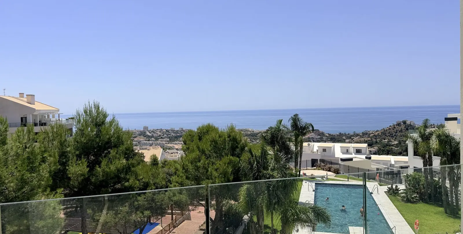Venta de apartamento en planta media en Benalmadena 1