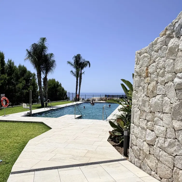 Продажа апартаментов на среднем этаже в Benalmadena
