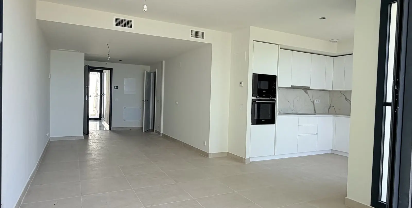 Venta de apartamento en planta media en Benalmadena 16