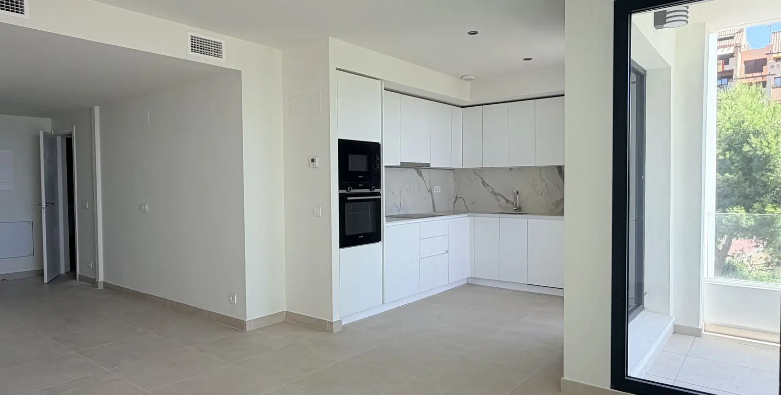 Venta de apartamento en planta media en Benalmadena 17