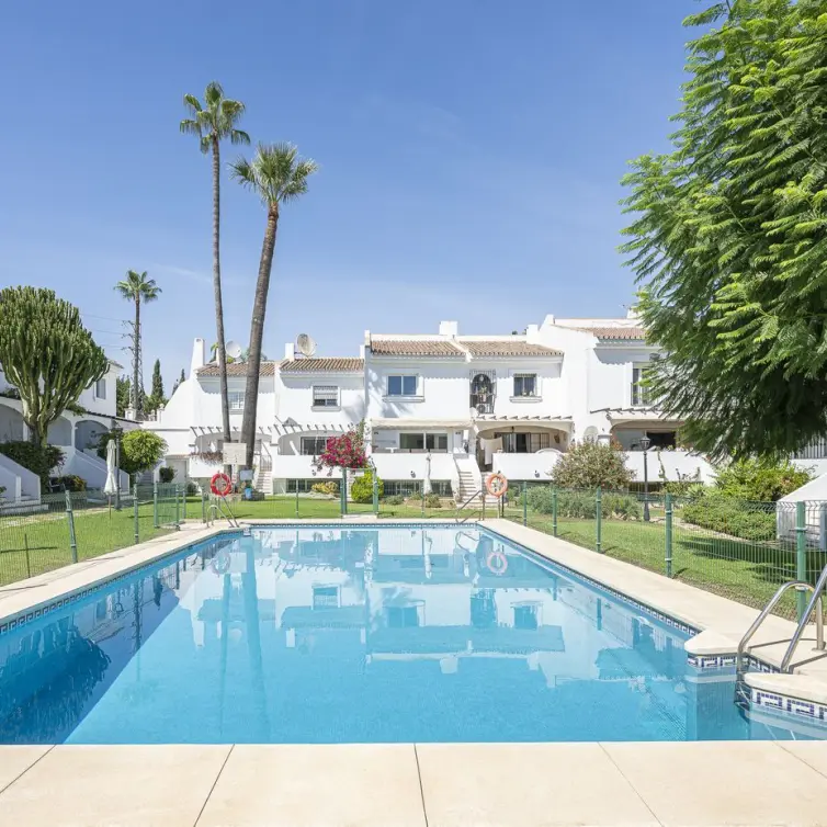 Venta de casa pareada en Nueva Andalucía