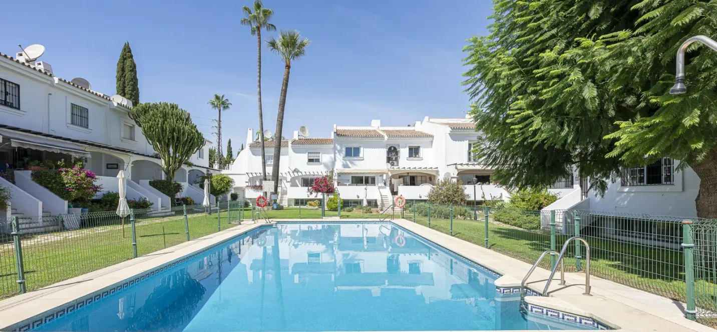 Venta de casa pareada en Nueva Andalucía 0