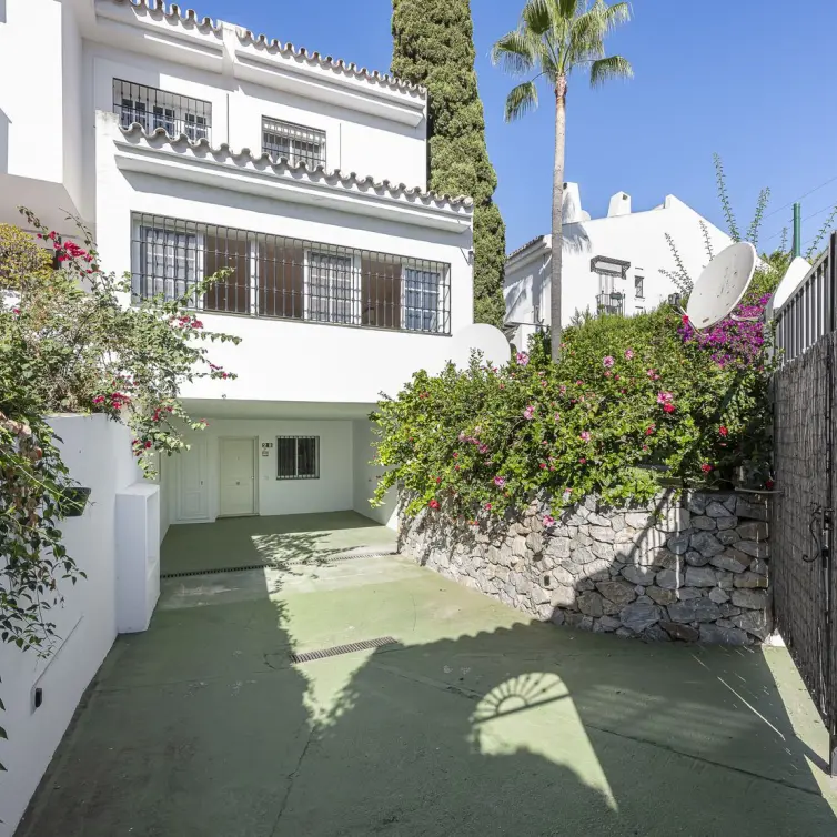 Venta de casa pareada en Nueva Andalucía