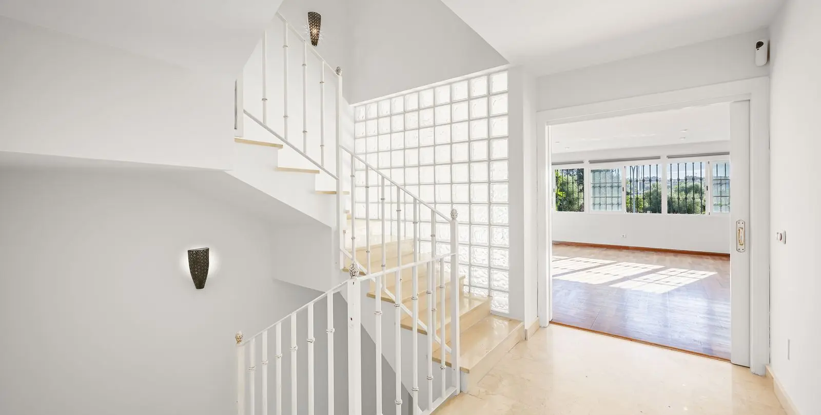 Venta de casa pareada en Nueva Andalucía 6