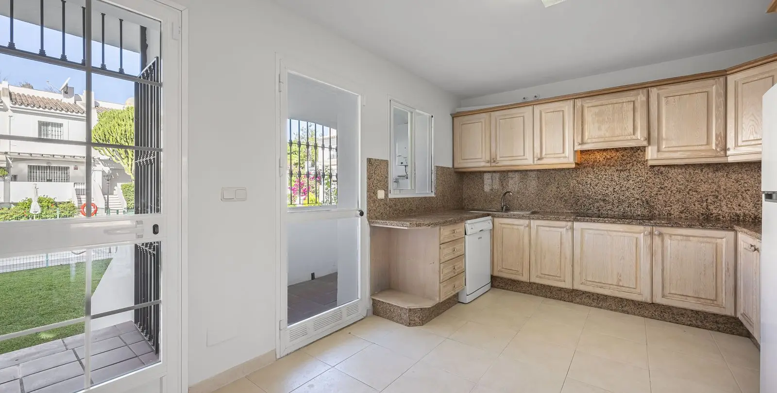 Venta de casa pareada en Nueva Andalucía 12
