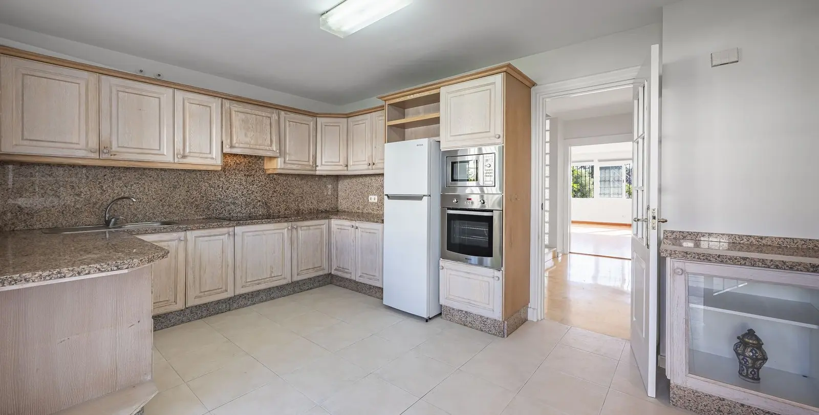 Venta de casa pareada en Nueva Andalucía 13