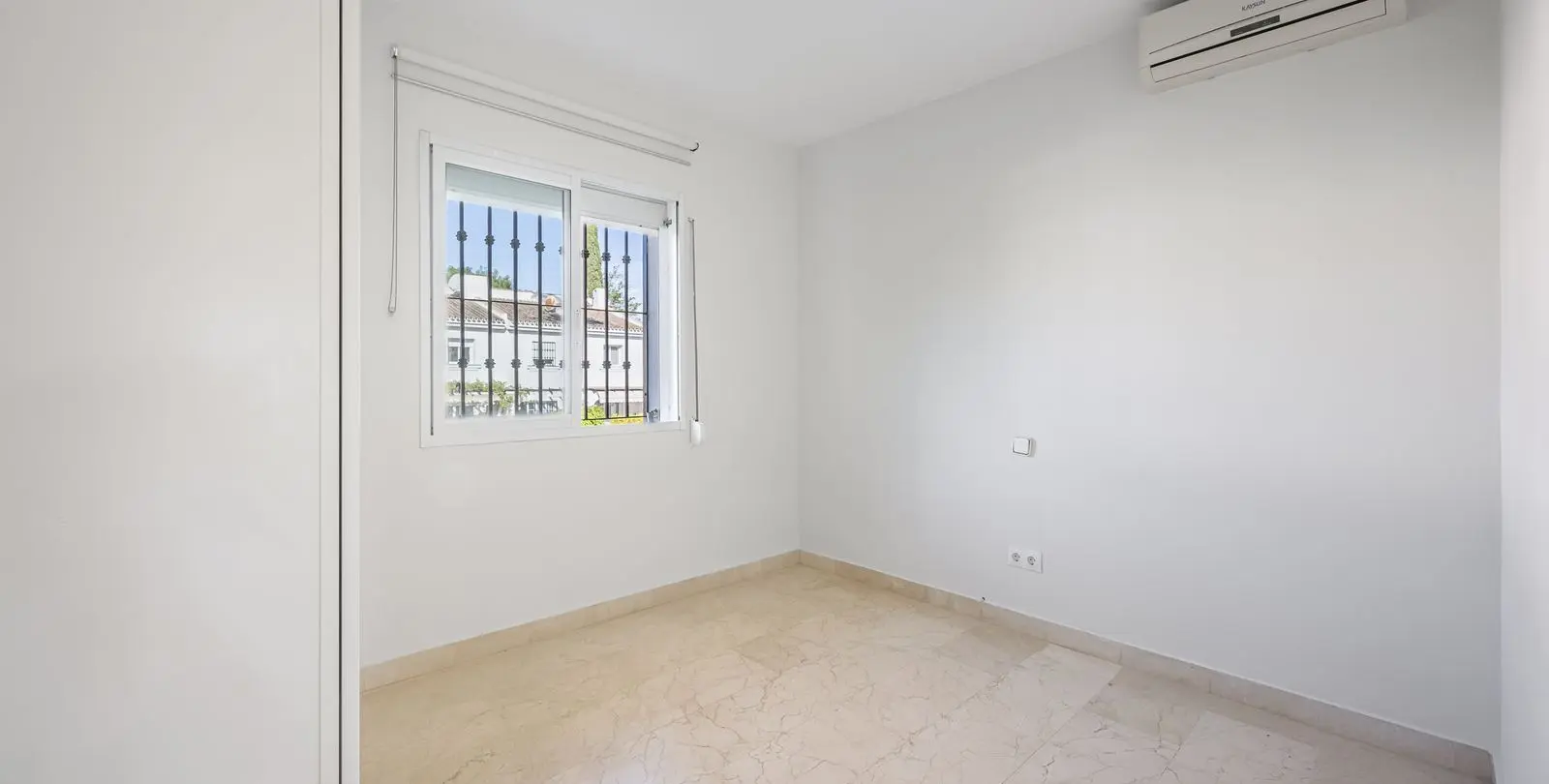 Venta de casa pareada en Nueva Andalucía 24