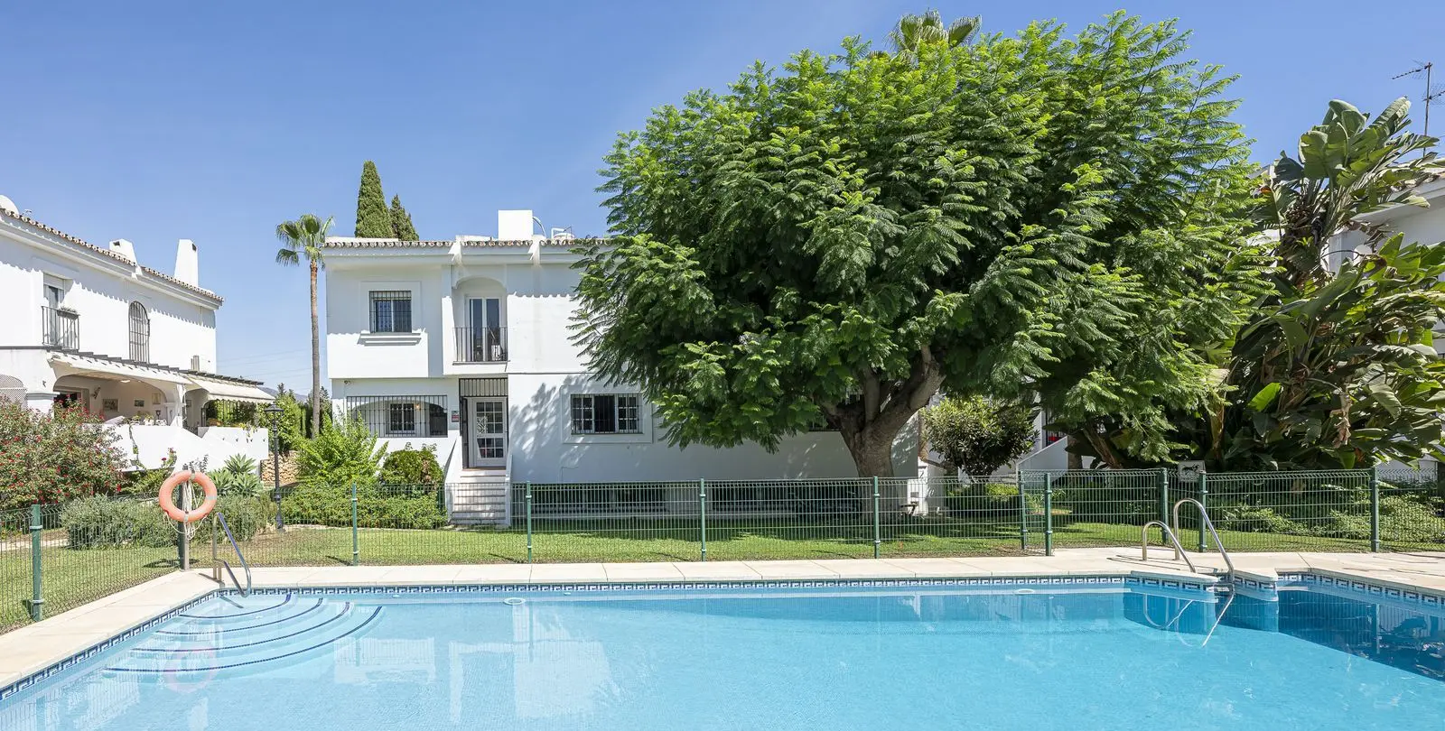 Venta de casa pareada en Nueva Andalucía 28