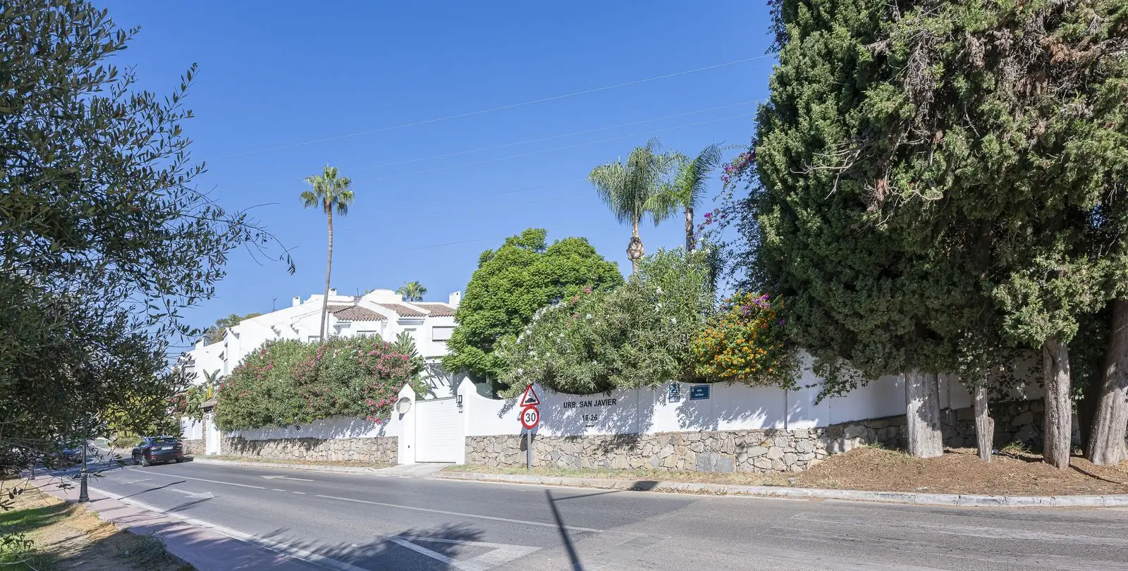 Venta de casa pareada en Nueva Andalucía 33