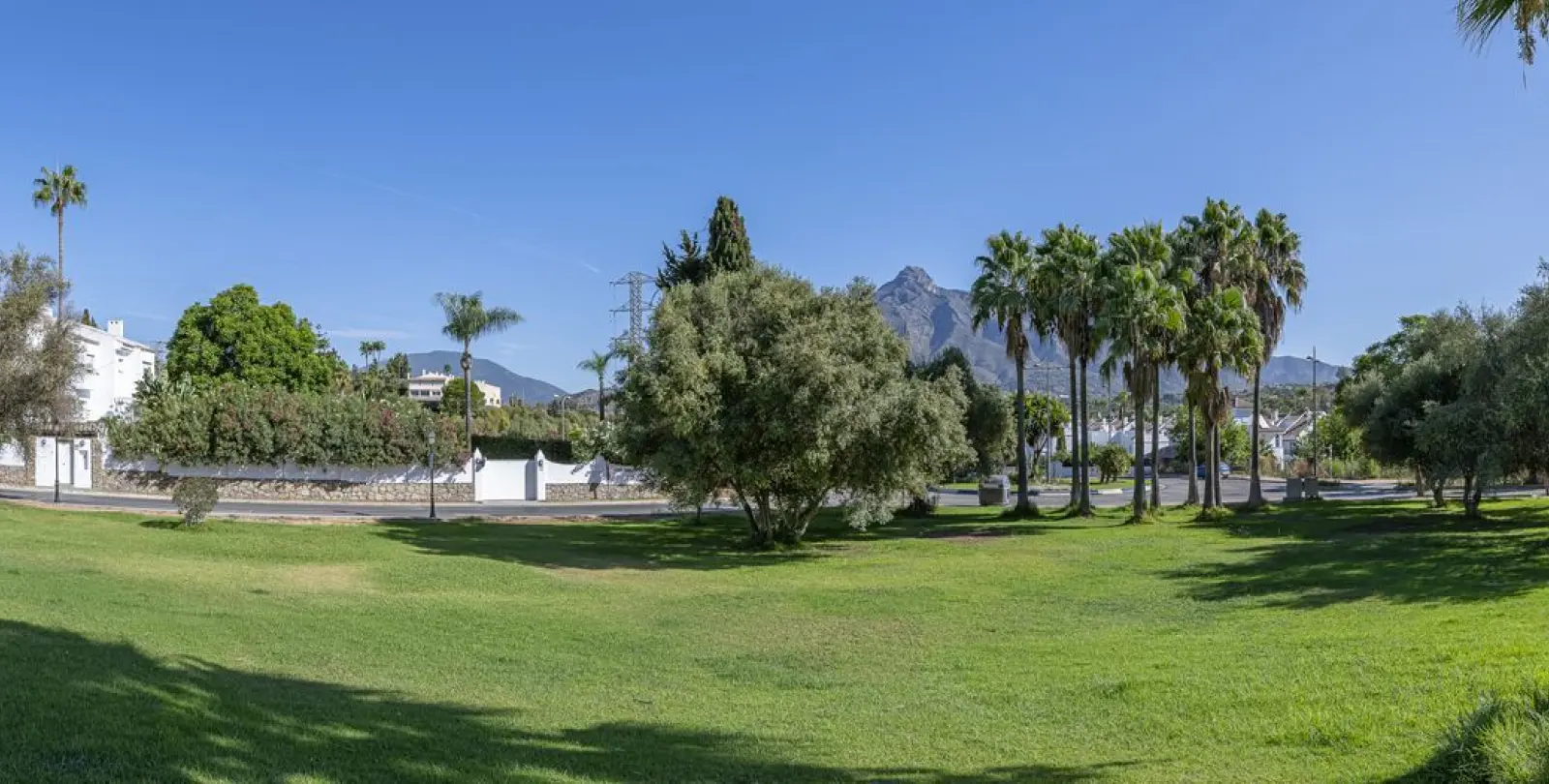 Venta de casa pareada en Nueva Andalucía 35
