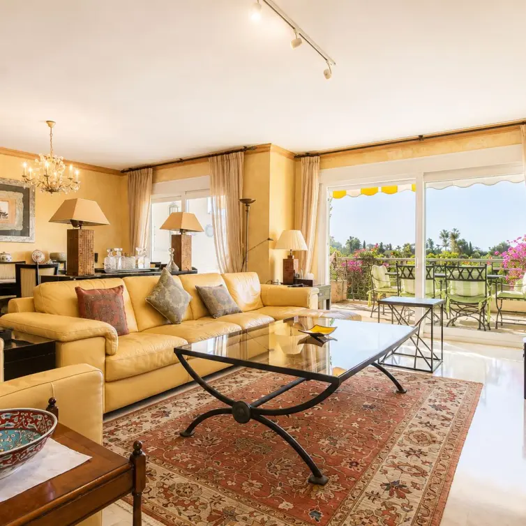Venta de ático dúplex en Guadalmina Baja