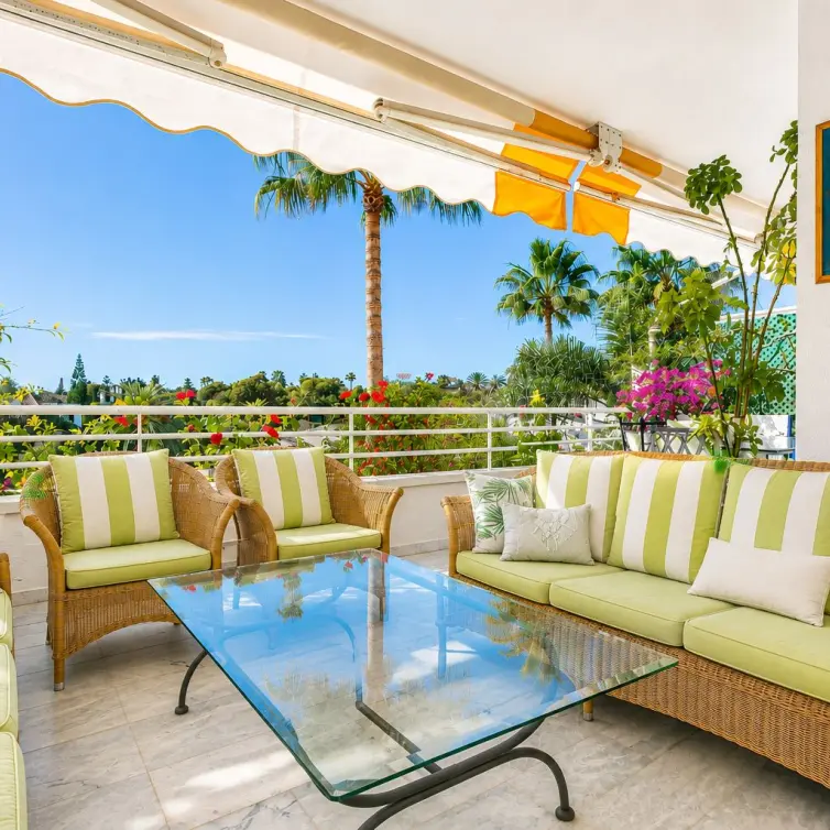 Venta de ático dúplex en Guadalmina Baja