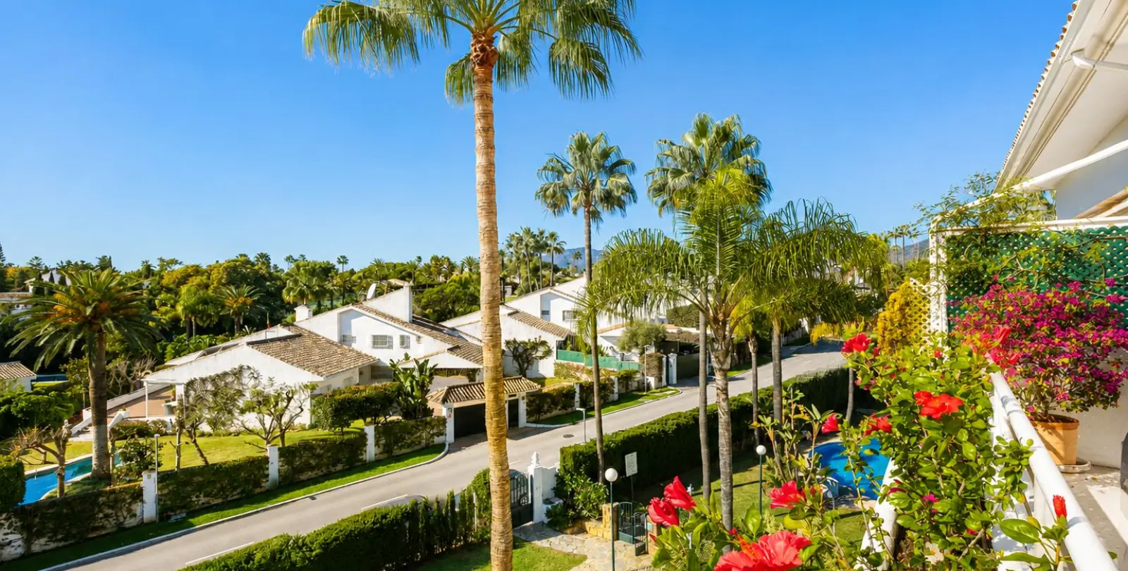 Venta de ático dúplex en Guadalmina Baja 8