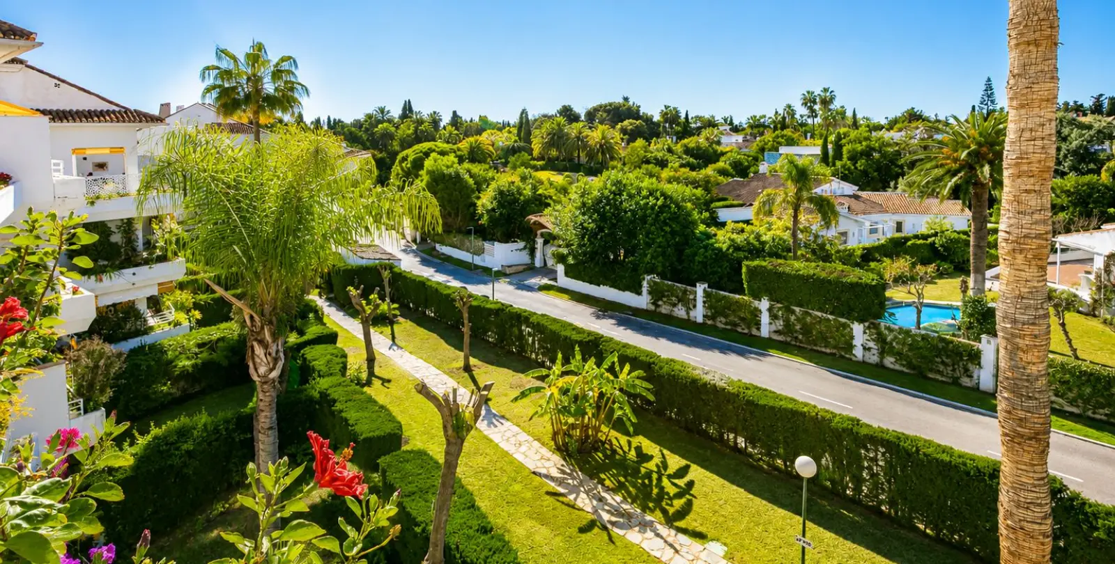 Venta de ático dúplex en Guadalmina Baja 9