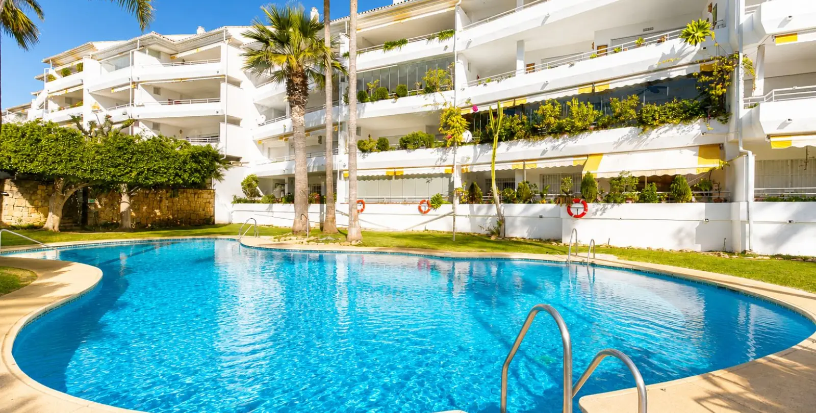 Venta de ático dúplex en Guadalmina Baja 33
