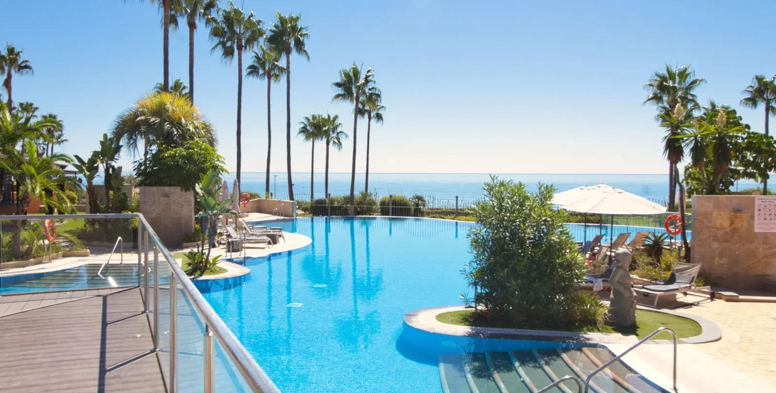 Venta de apartamento en planta baja en Estepona 1