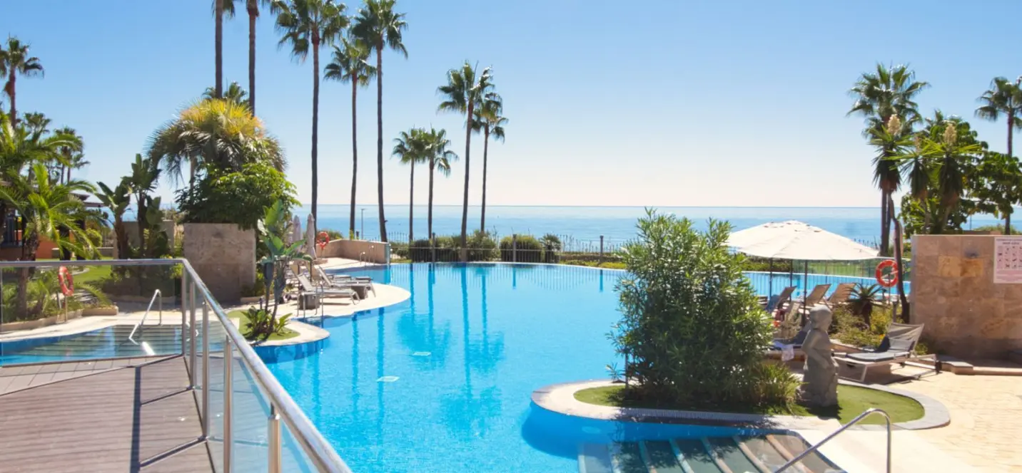 Venta de apartamento en planta baja en Estepona 0