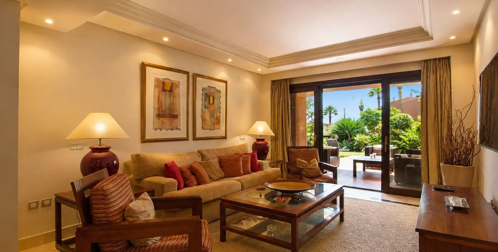 Venta de apartamento en planta baja en Estepona 2