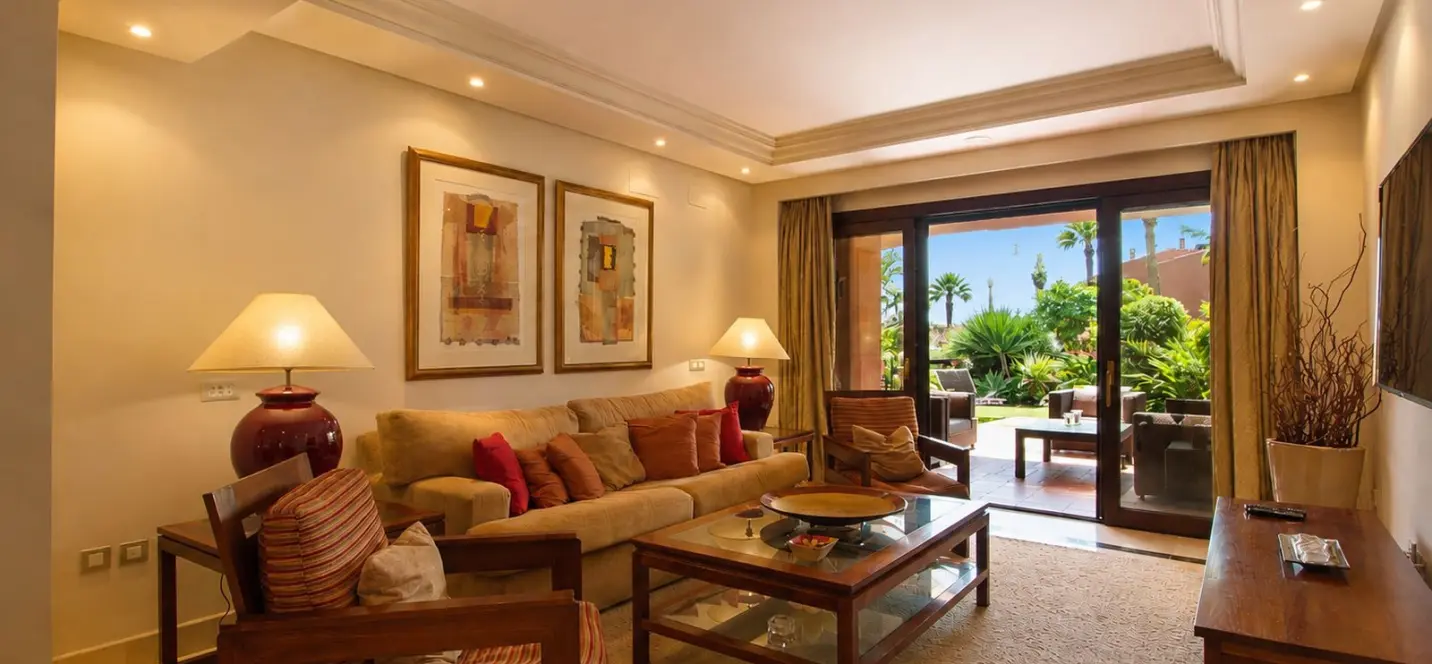 Venta de apartamento en planta baja en Estepona 1